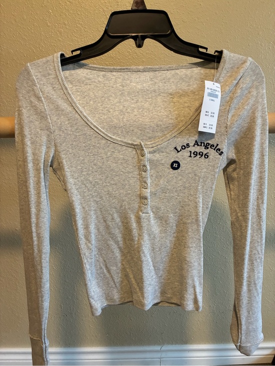 Hollister Tops - Hollister Light Gray Los Angeles 1996 Long-Sleeve Henley